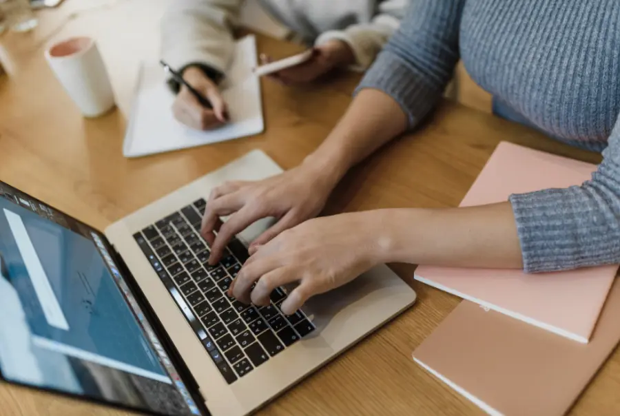 Scrittori e artisti emergenti: i metodi migliori per ottenere visibilità
