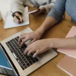 Scrittori e artisti emergenti: i metodi migliori per ottenere visibilità