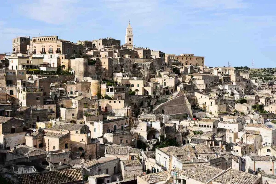 L’Evoluzione della Pietra: Matera oltre lo Sguardo Turistico