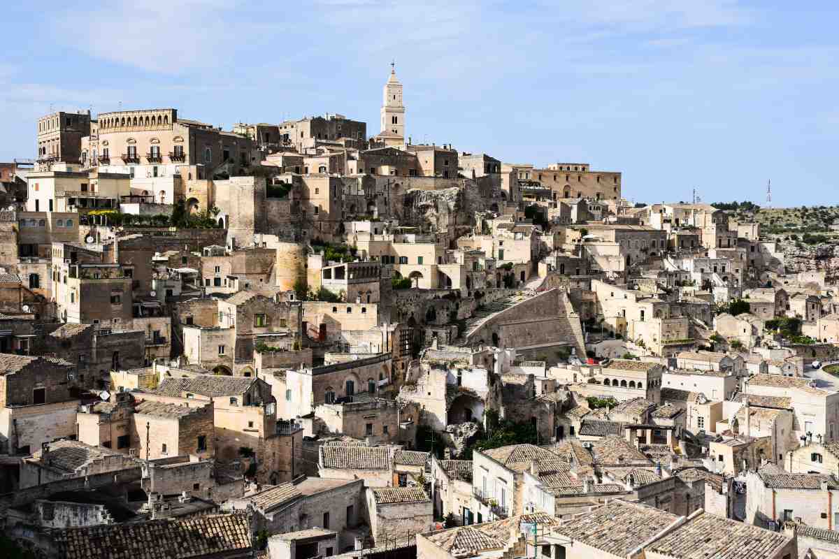 L’Evoluzione della Pietra: Matera oltre lo Sguardo Turistico
