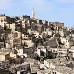 L’Evoluzione della Pietra: Matera oltre lo Sguardo Turistico